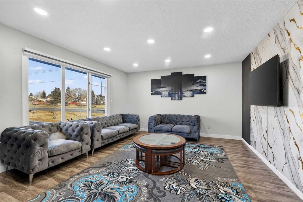 8 Malvern Crescent Ne, Calgary, AB - Indoor