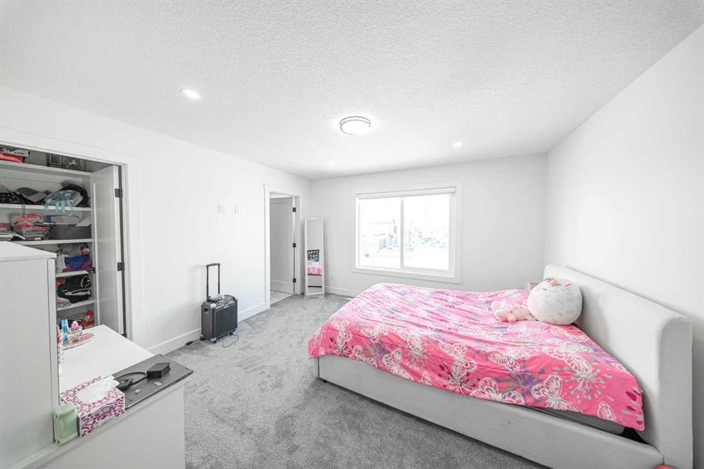123 Saddlecrest Grove Ne, Calgary, AB - Indoor Photo Showing Bedroom
