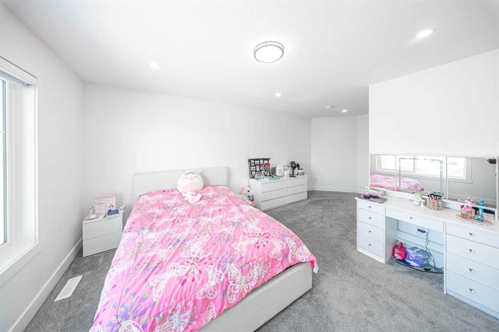 123 Saddlecrest Grove Ne, Calgary, AB - Indoor Photo Showing Bedroom