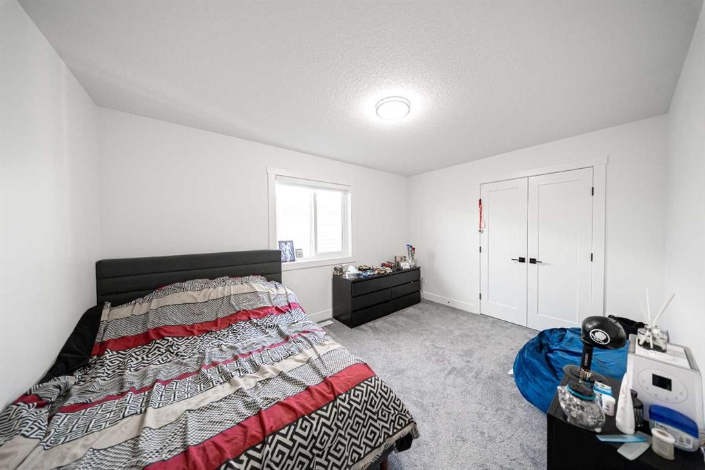 123 Saddlecrest Grove Ne, Calgary, AB - Indoor Photo Showing Bedroom