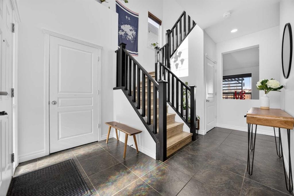 340 Prestwick Terrace Se, Calgary, AB - Indoor Photo Showing Other Room