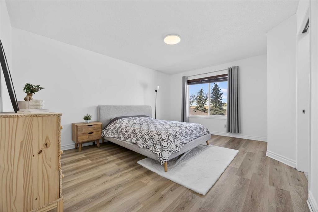340 Prestwick Terrace Se, Calgary, AB - Indoor Photo Showing Bedroom