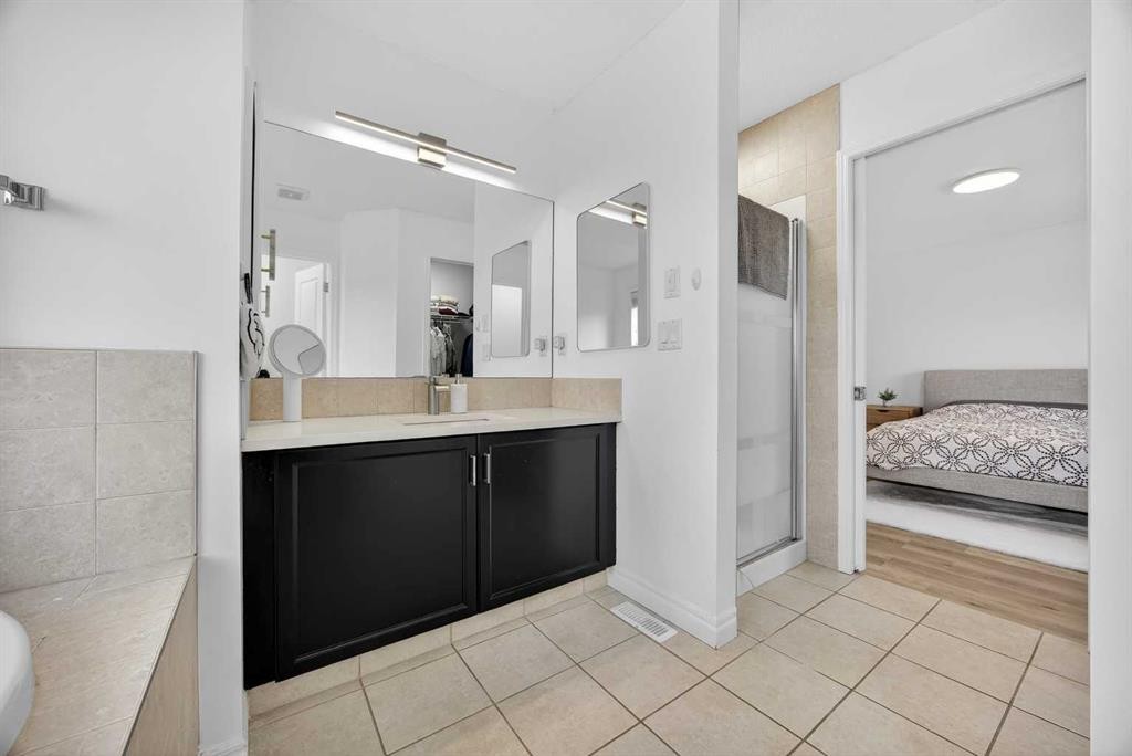 340 Prestwick Terrace Se, Calgary, AB - Indoor Photo Showing Bathroom