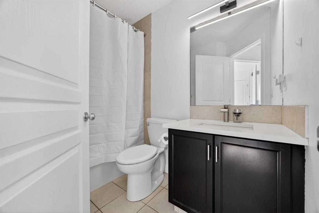 340 Prestwick Terrace Se, Calgary, AB - Indoor Photo Showing Bathroom