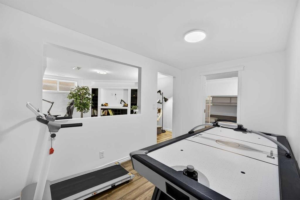 340 Prestwick Terrace Se, Calgary, AB - Indoor Photo Showing Other Room