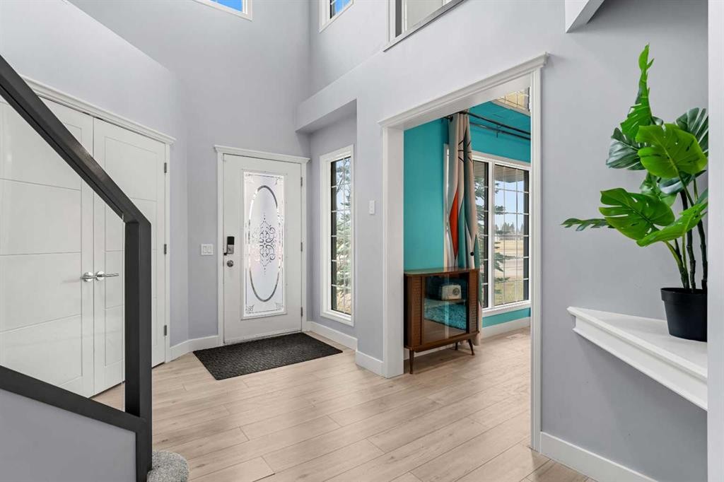 48 Douglas Park Boulevard Se, Calgary, AB - Indoor Photo Showing Other Room