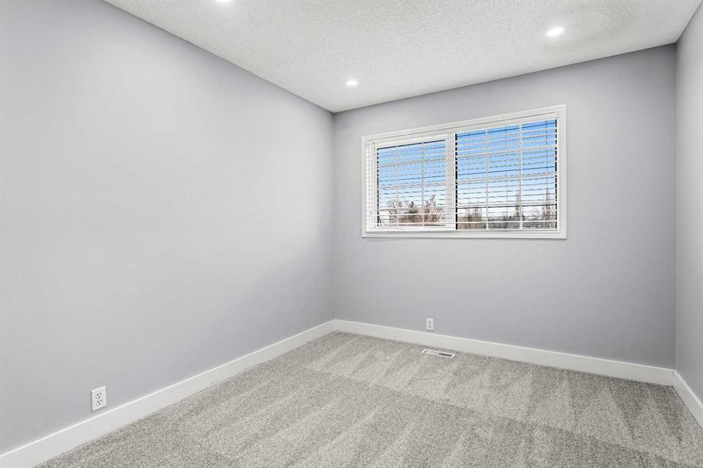 48 Douglas Park Boulevard Se, Calgary, AB - Indoor Photo Showing Other Room