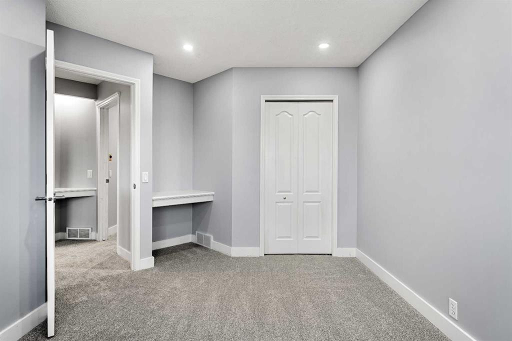 48 Douglas Park Boulevard Se, Calgary, AB - Indoor Photo Showing Other Room