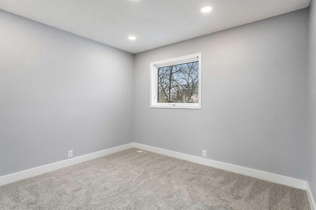 48 Douglas Park Boulevard Se, Calgary, AB - Indoor Photo Showing Other Room