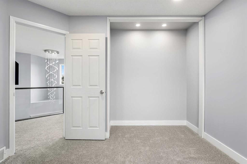 48 Douglas Park Boulevard Se, Calgary, AB - Indoor Photo Showing Other Room