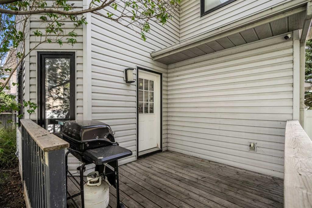 48 Douglas Park Boulevard Se, Calgary, AB - Outdoor With Exterior