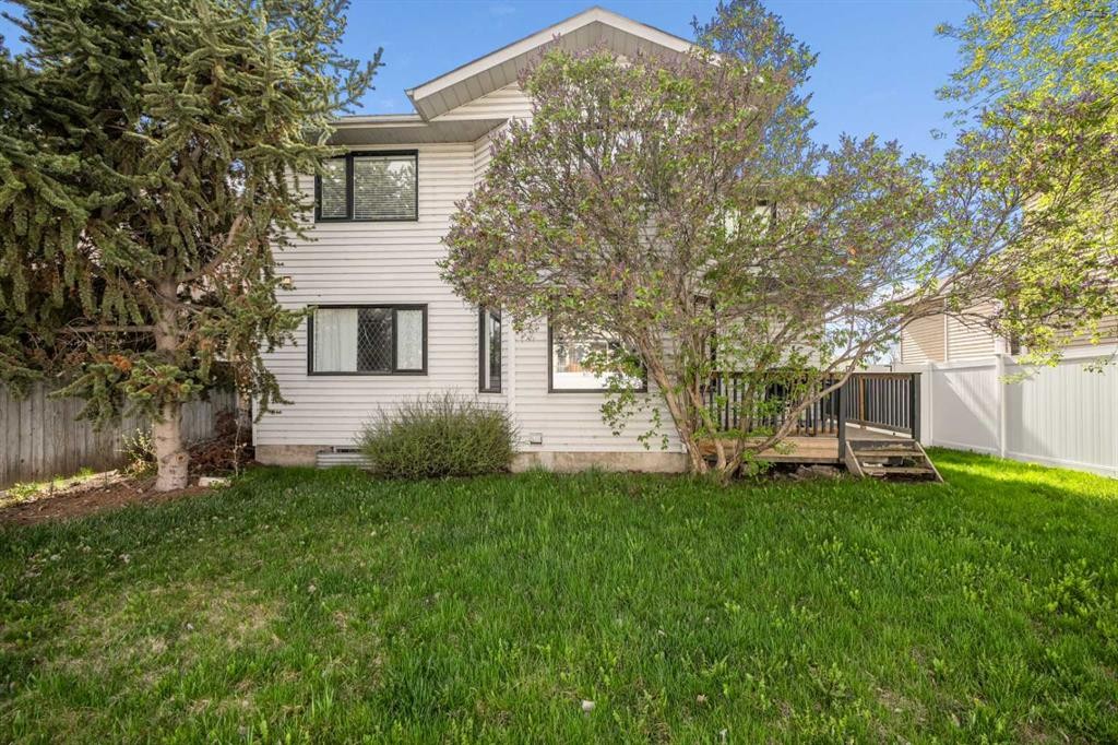 48 Douglas Park Boulevard Se, Calgary, AB - Outdoor