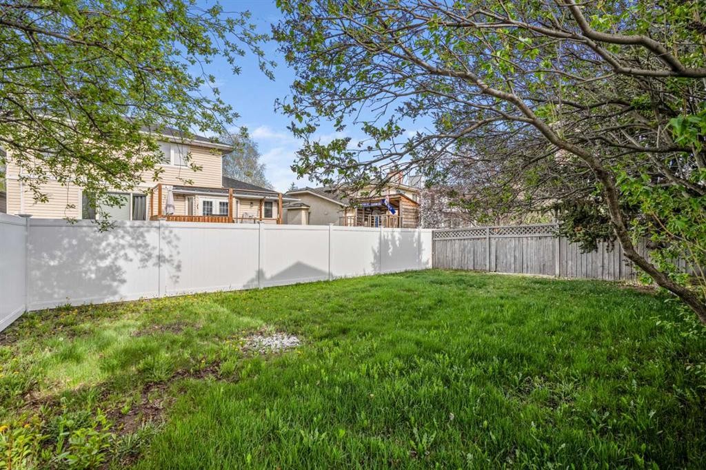 48 Douglas Park Boulevard Se, Calgary, AB - Outdoor