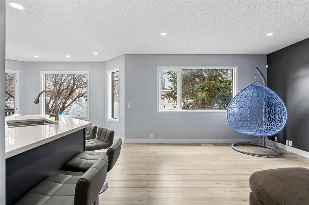 48 Douglas Park Boulevard Se, Calgary, AB - Indoor