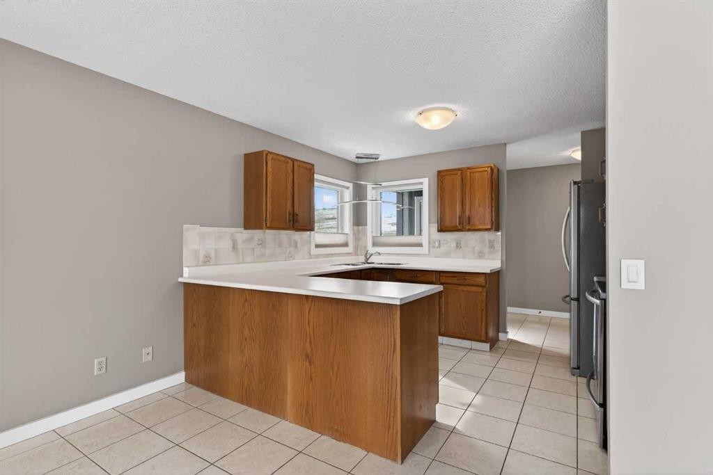 96 Norquay Heights Nw, Calgary, AB - Indoor Photo Showing Kitchen With Double Sink