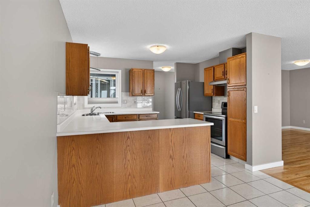 96 Norquay Heights Nw, Calgary, AB - Indoor Photo Showing Kitchen