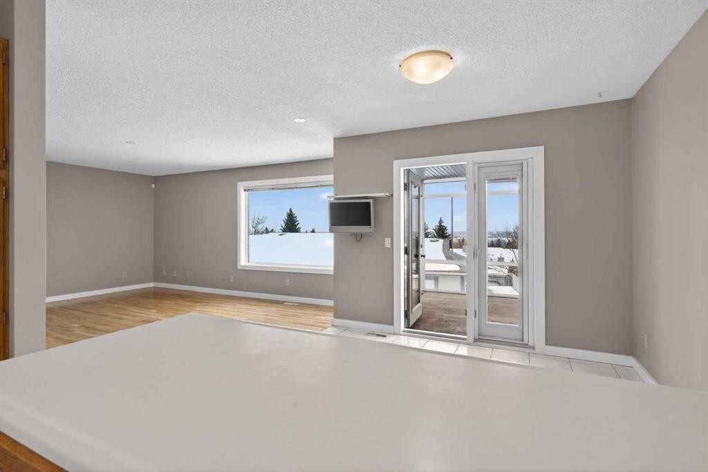 96 Norquay Heights Nw, Calgary, AB - Indoor Photo Showing Other Room