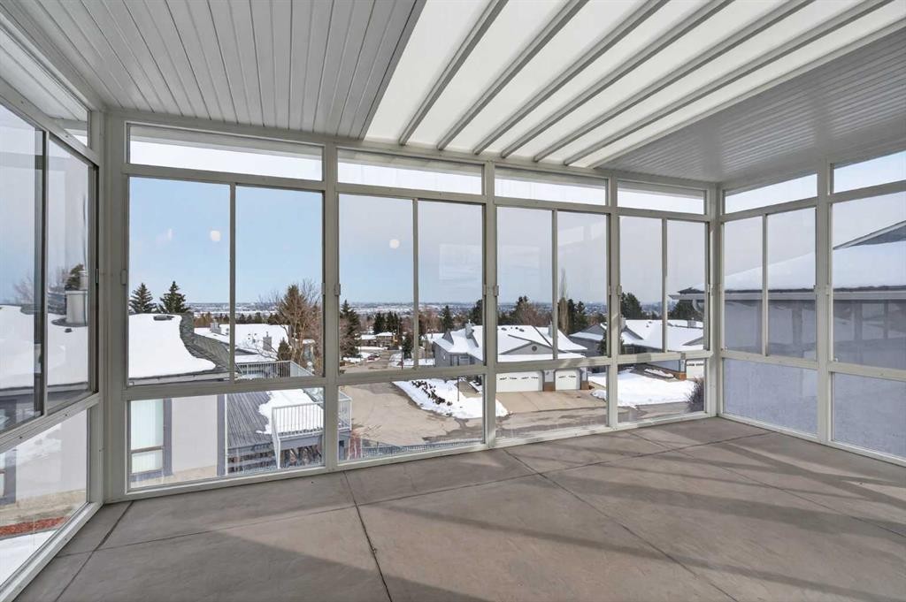 96 Norquay Heights Nw, Calgary, AB - Indoor Photo Showing Gym Room