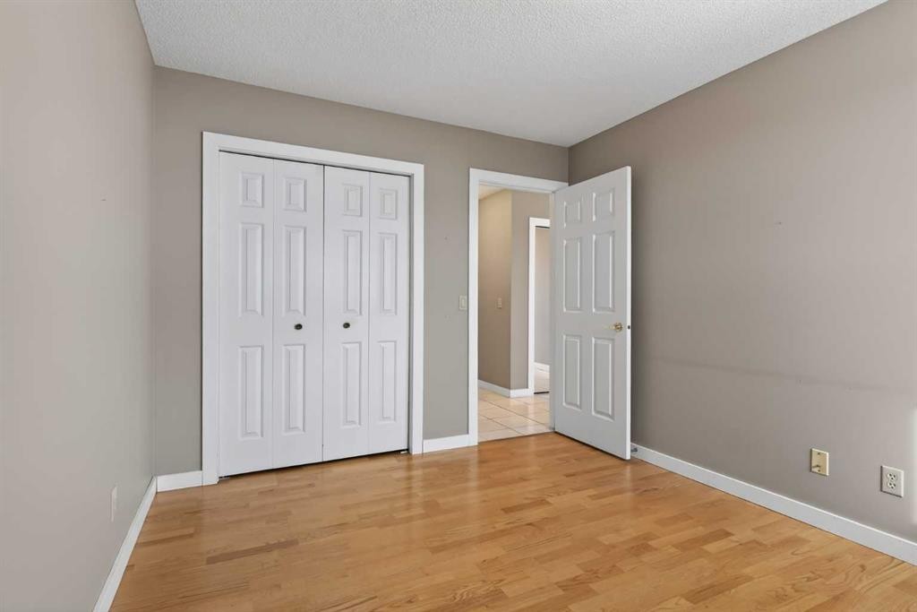 96 Norquay Heights Nw, Calgary, AB - Indoor Photo Showing Other Room