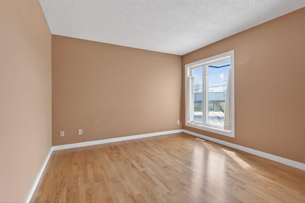 96 Norquay Heights Nw, Calgary, AB - Indoor Photo Showing Other Room