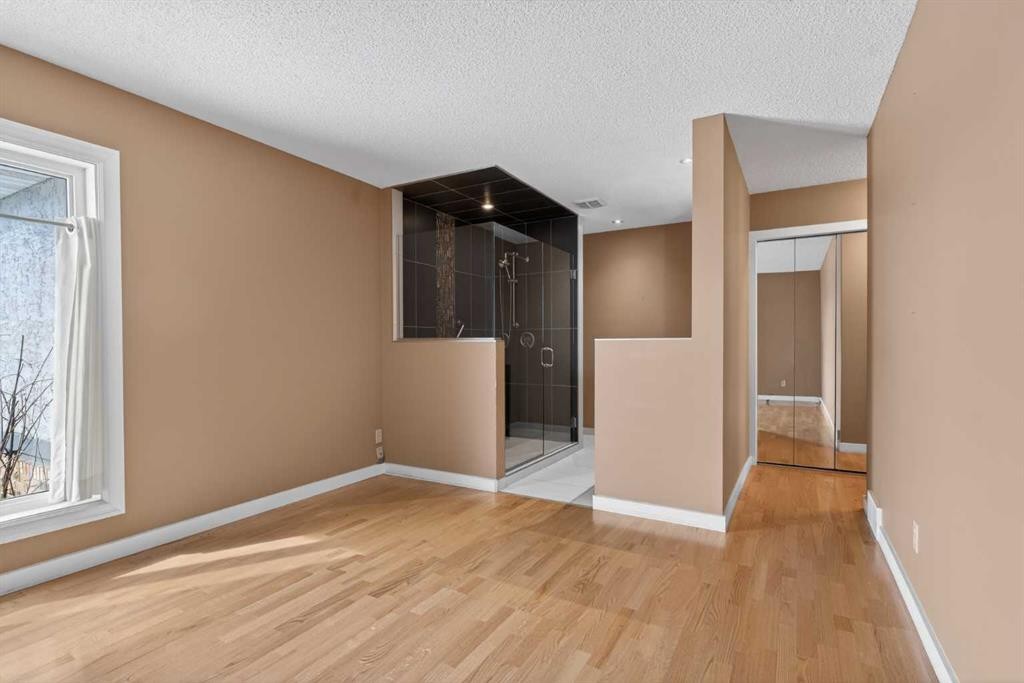 96 Norquay Heights Nw, Calgary, AB - Indoor Photo Showing Other Room