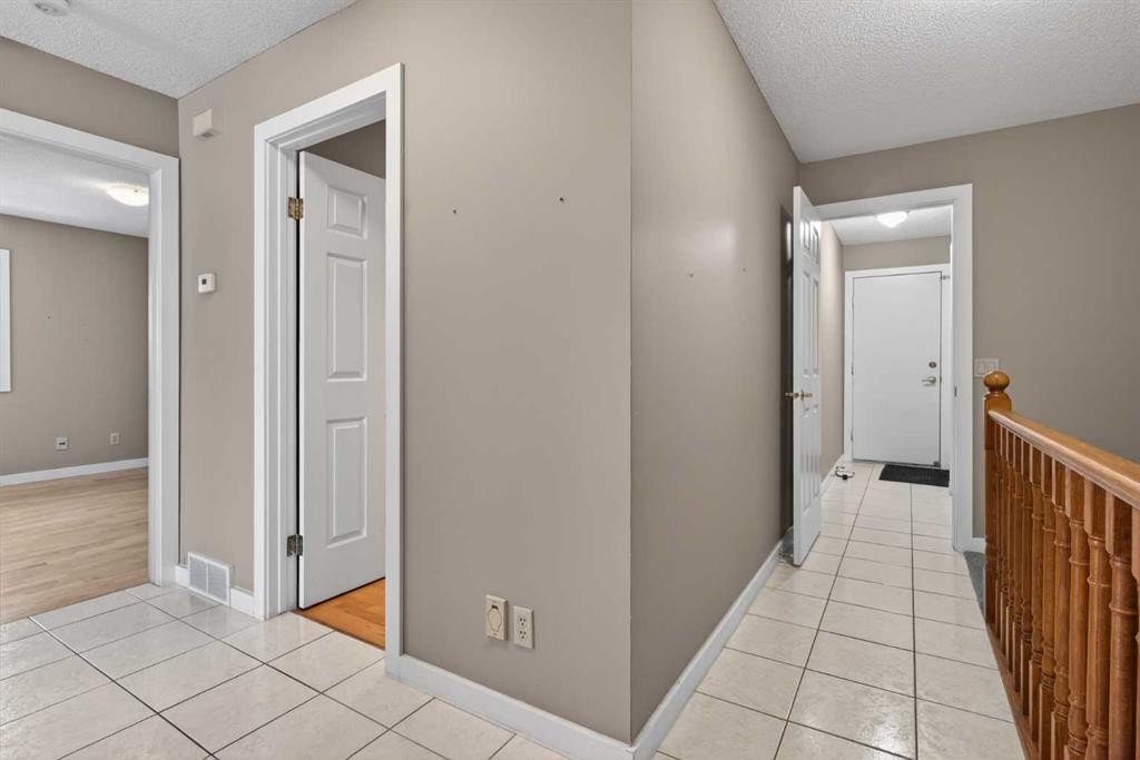 96 Norquay Heights Nw, Calgary, AB - Indoor Photo Showing Bathroom