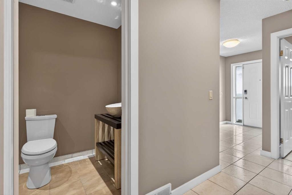 96 Norquay Heights Nw, Calgary, AB - Indoor Photo Showing Other Room
