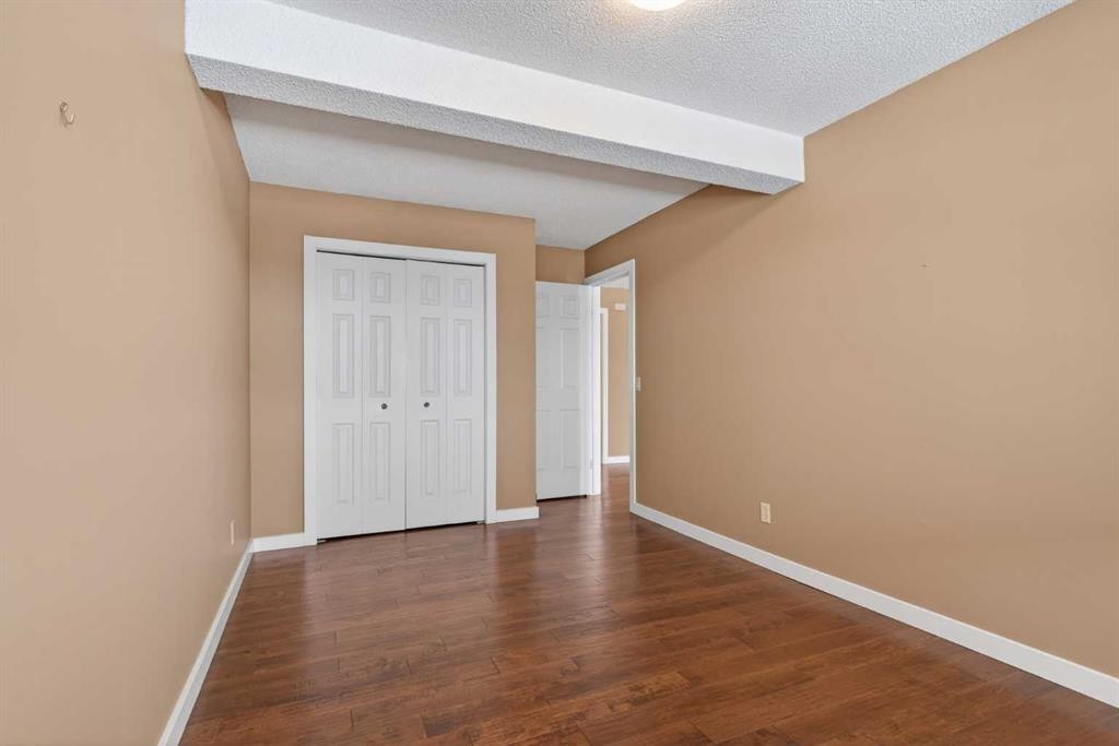 96 Norquay Heights Nw, Calgary, AB - Indoor Photo Showing Other Room