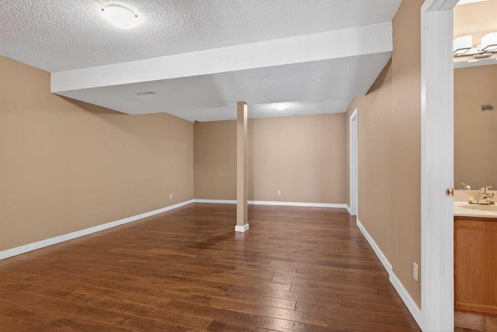 96 Norquay Heights Nw, Calgary, AB - Indoor Photo Showing Other Room