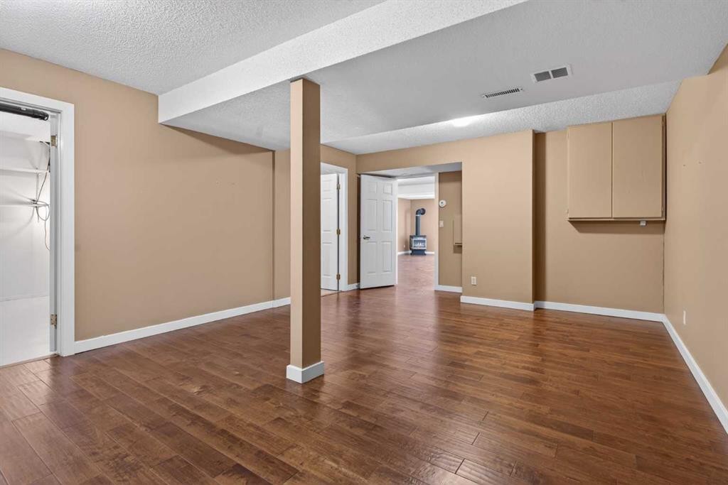 96 Norquay Heights Nw, Calgary, AB - Indoor Photo Showing Other Room
