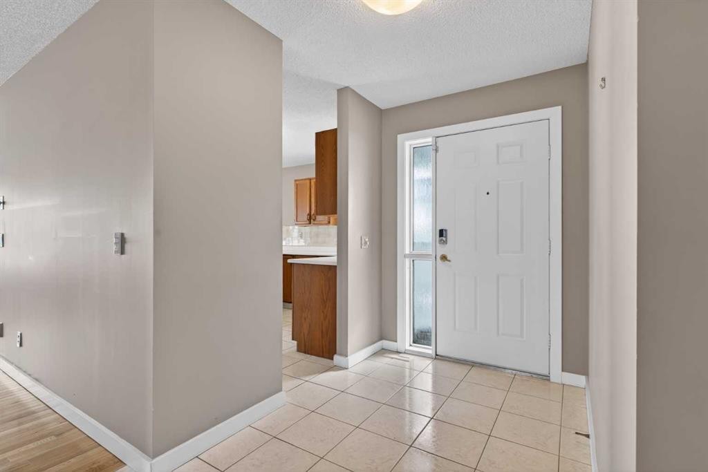 96 Norquay Heights Nw, Calgary, AB - Indoor Photo Showing Other Room