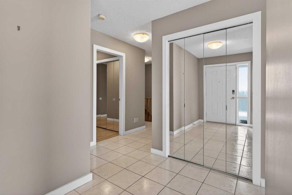 96 Norquay Heights Nw, Calgary, AB - Indoor Photo Showing Other Room