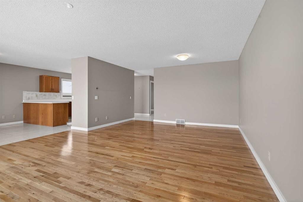96 Norquay Heights Nw, Calgary, AB - Indoor Photo Showing Other Room