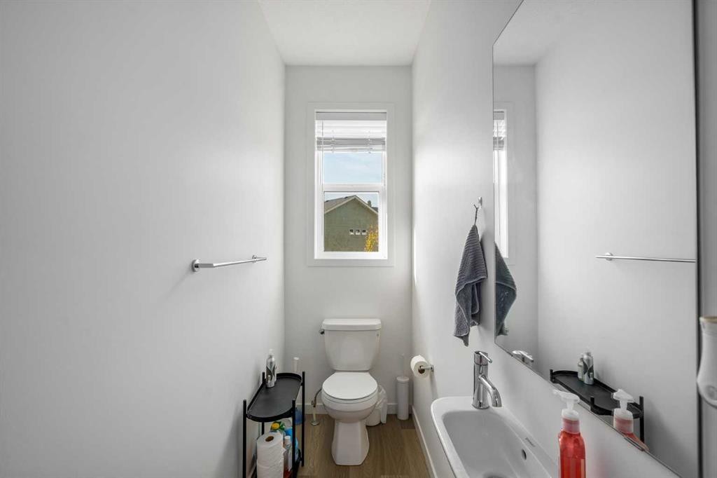 628 Copperstone Manor Se, Calgary, AB - Indoor Photo Showing Bathroom