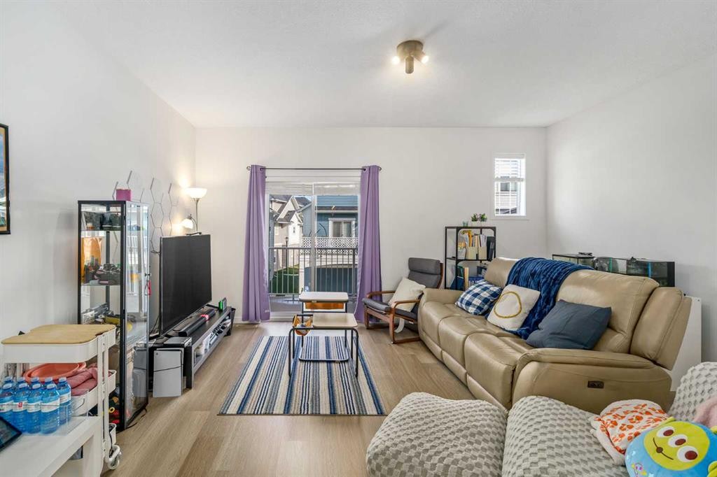 628 Copperstone Manor Se, Calgary, AB - Indoor Photo Showing Living Room