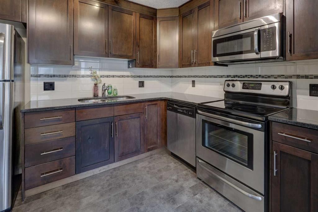 147 Panatella Hill, Calgary, AB - Indoor Photo Showing Kitchen With Upgraded Kitchen