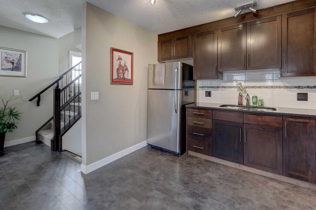 147 Panatella Hill, Calgary, AB - Indoor Photo Showing Kitchen