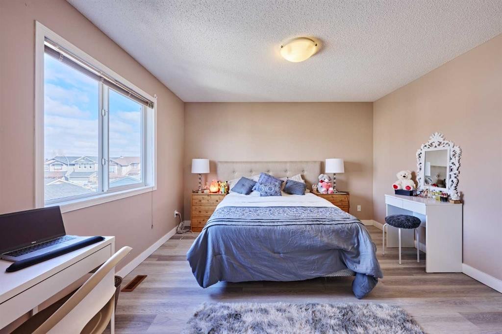 188 Silverado Plains Close Sw, Calgary, AB - Indoor Photo Showing Bedroom