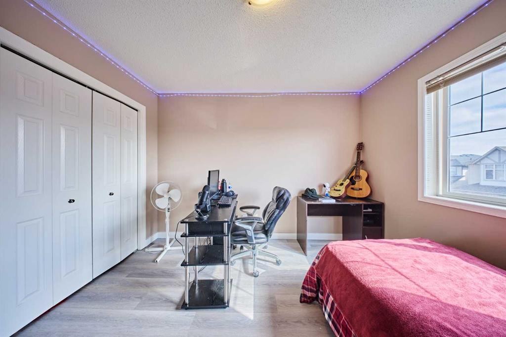 188 Silverado Plains Close Sw, Calgary, AB - Indoor Photo Showing Bedroom