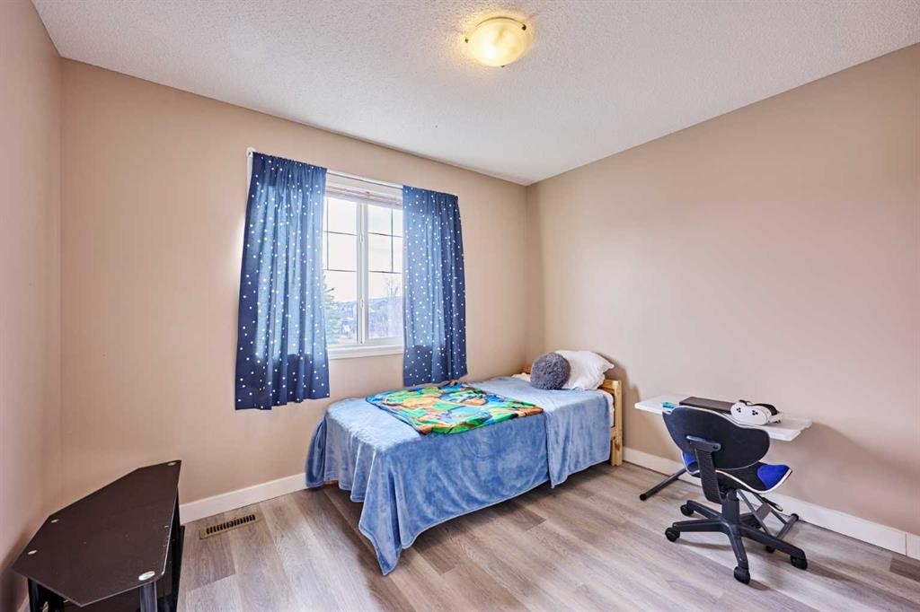 188 Silverado Plains Close Sw, Calgary, AB - Indoor Photo Showing Bedroom