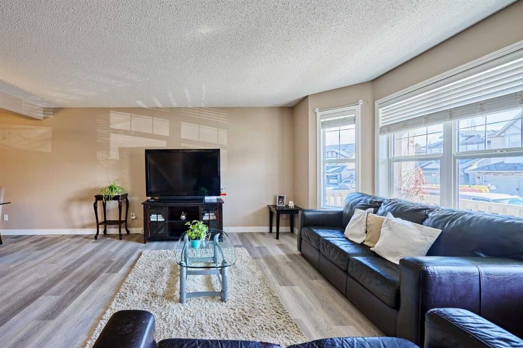 188 Silverado Plains Close Sw, Calgary, AB - Indoor Photo Showing Living Room
