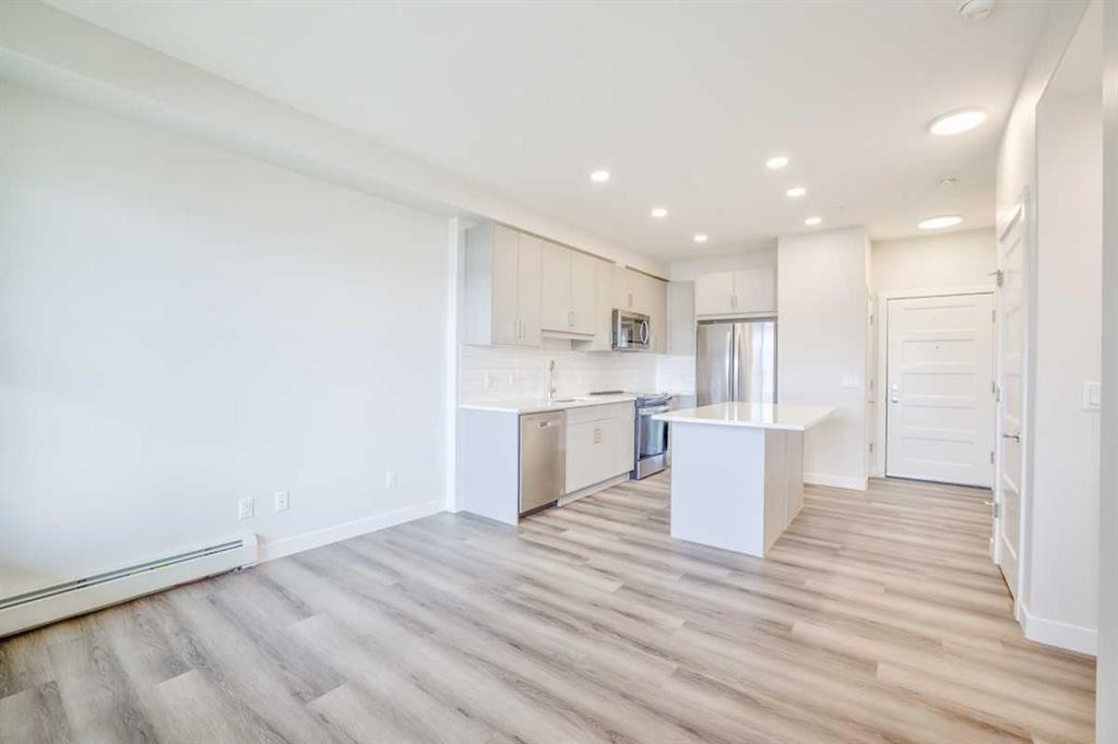 107-55 Wolf Hollow Crescent Se, Calgary, AB - Indoor Photo Showing Kitchen