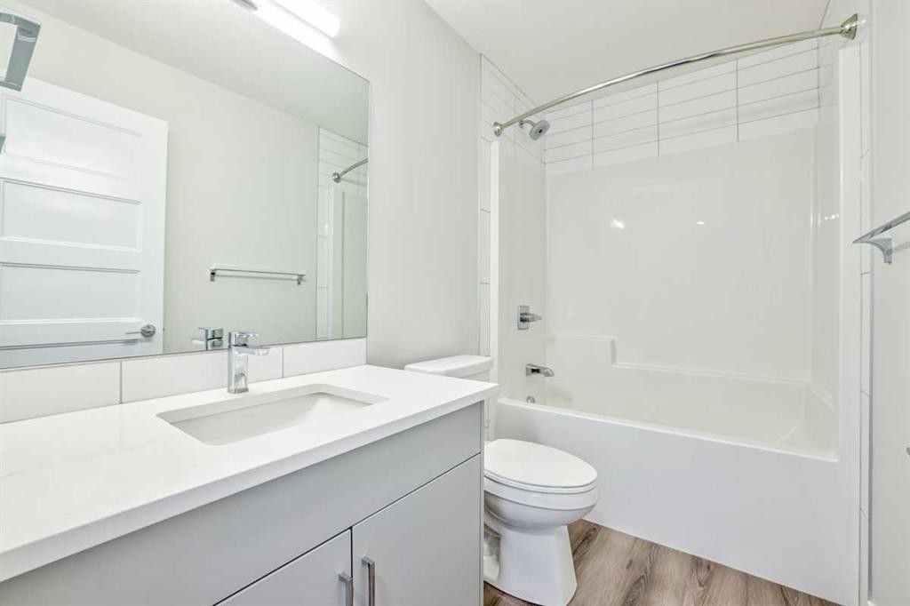107-55 Wolf Hollow Crescent Se, Calgary, AB - Indoor Photo Showing Bathroom