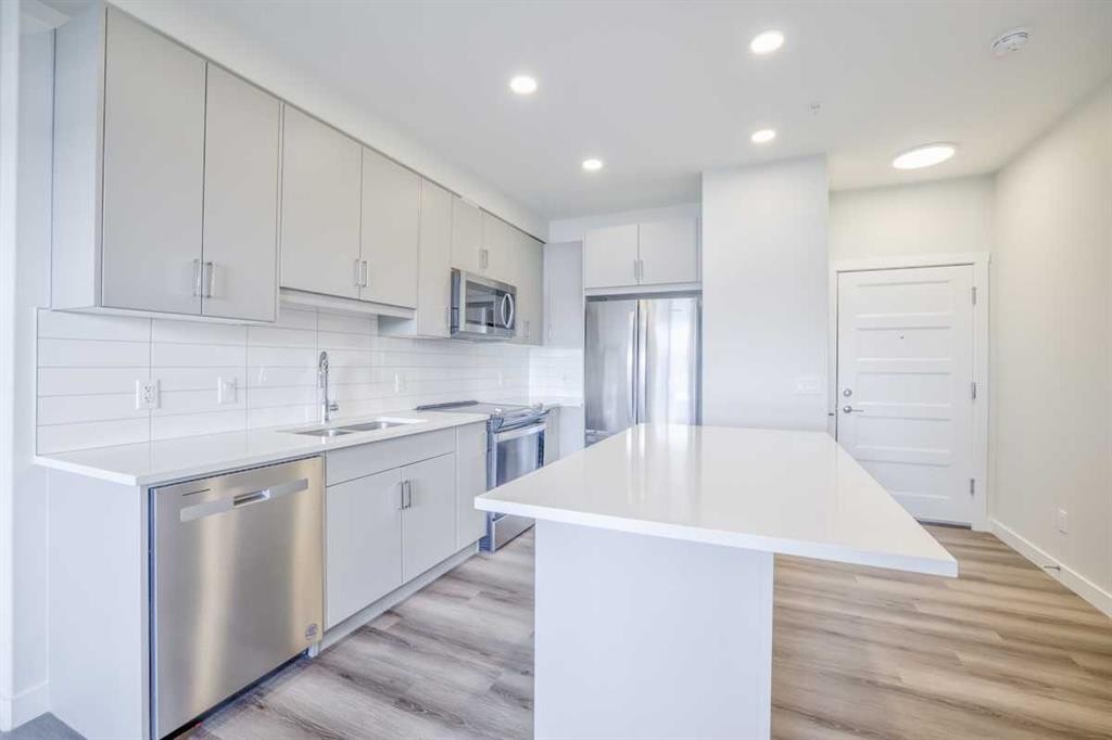107-55 Wolf Hollow Crescent Se, Calgary, AB - Indoor Photo Showing Kitchen With Upgraded Kitchen