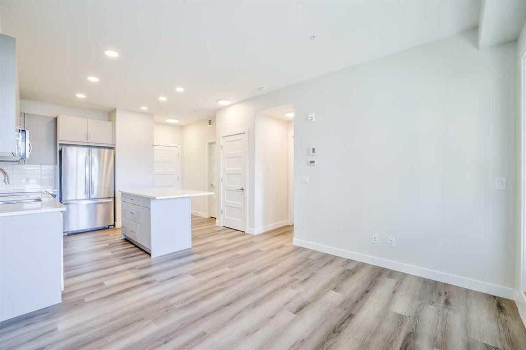 107-55 Wolf Hollow Crescent Se, Calgary, AB - Indoor Photo Showing Kitchen