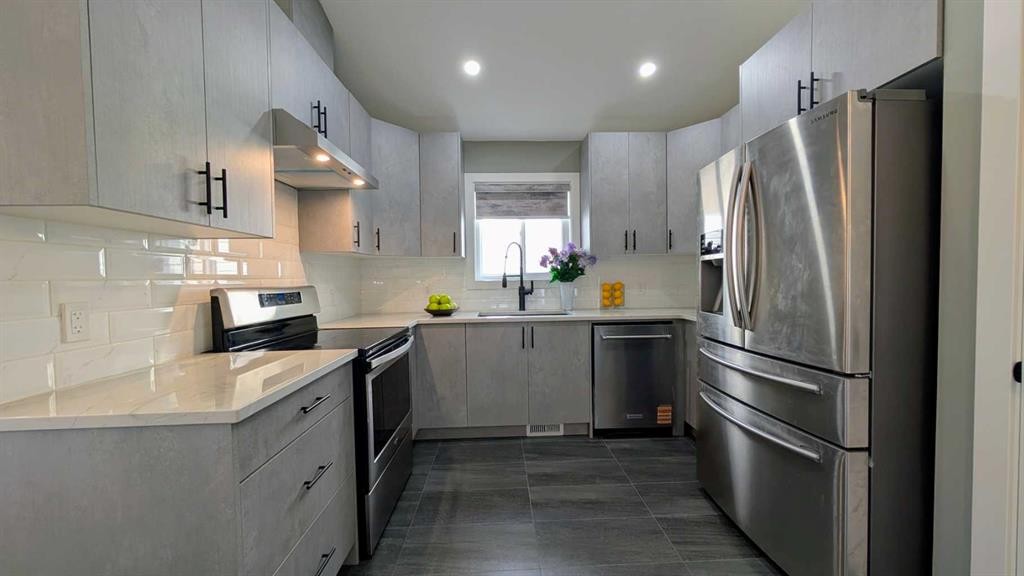 125 Saddlefield Crescent Ne, Calgary, AB - Indoor Photo Showing Kitchen With Upgraded Kitchen