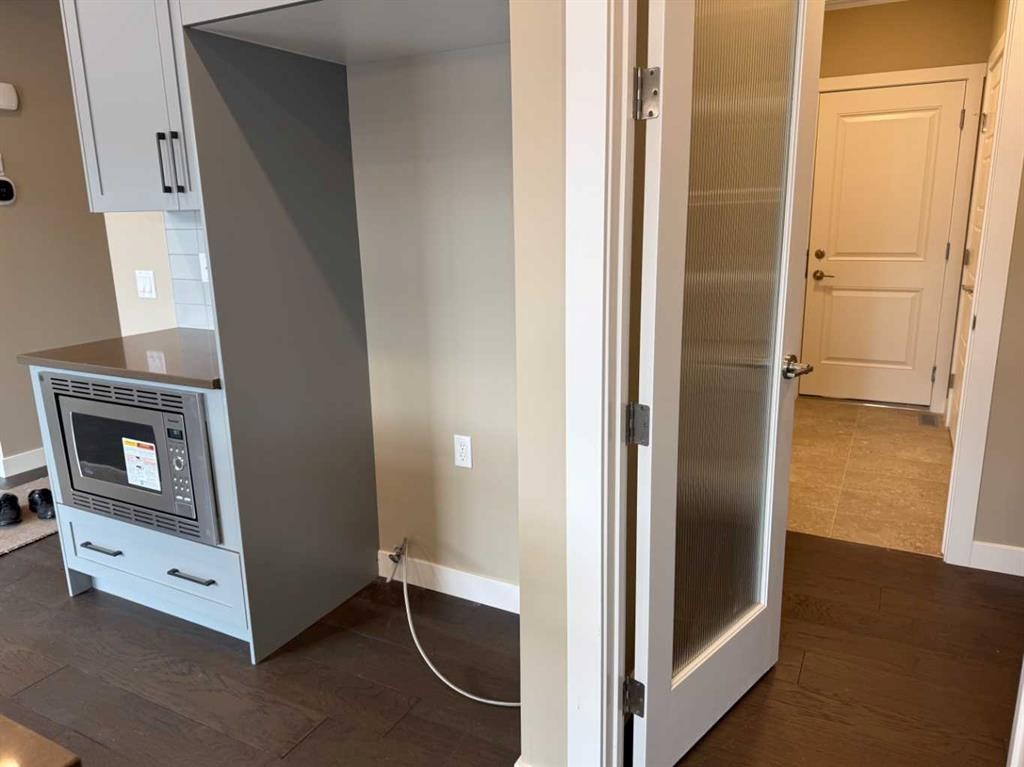 115 Sundown Crescent, Cochrane, AB - Indoor Photo Showing Other Room