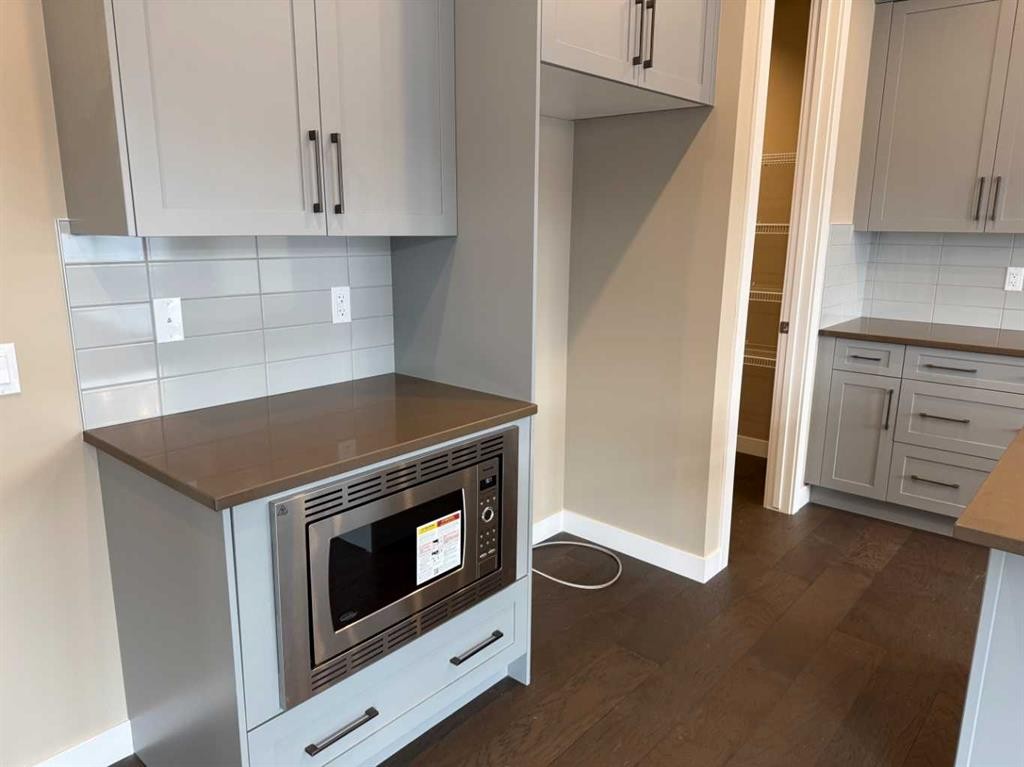 115 Sundown Crescent, Cochrane, AB - Indoor Photo Showing Kitchen