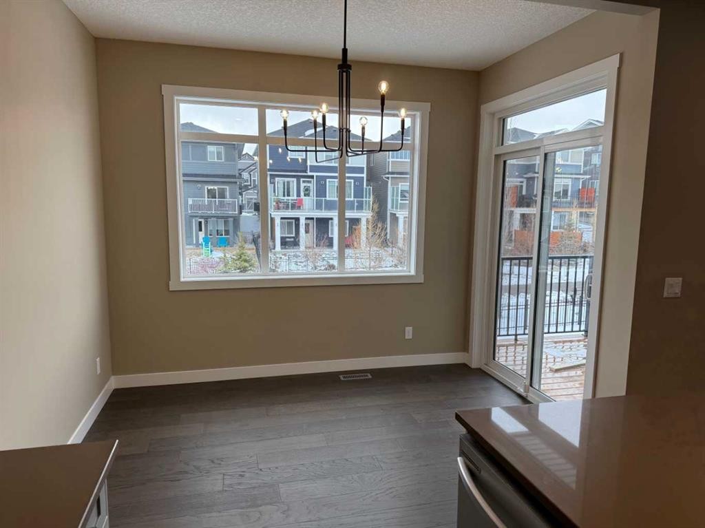 115 Sundown Crescent, Cochrane, AB - Indoor Photo Showing Other Room