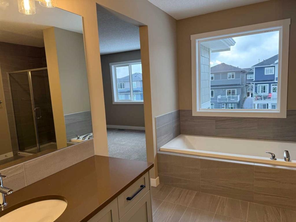 115 Sundown Crescent, Cochrane, AB - Indoor Photo Showing Bathroom